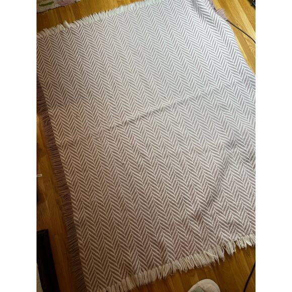 John Branigan Blush Cream Wool Throw with Fringe - Picture 3 of 5